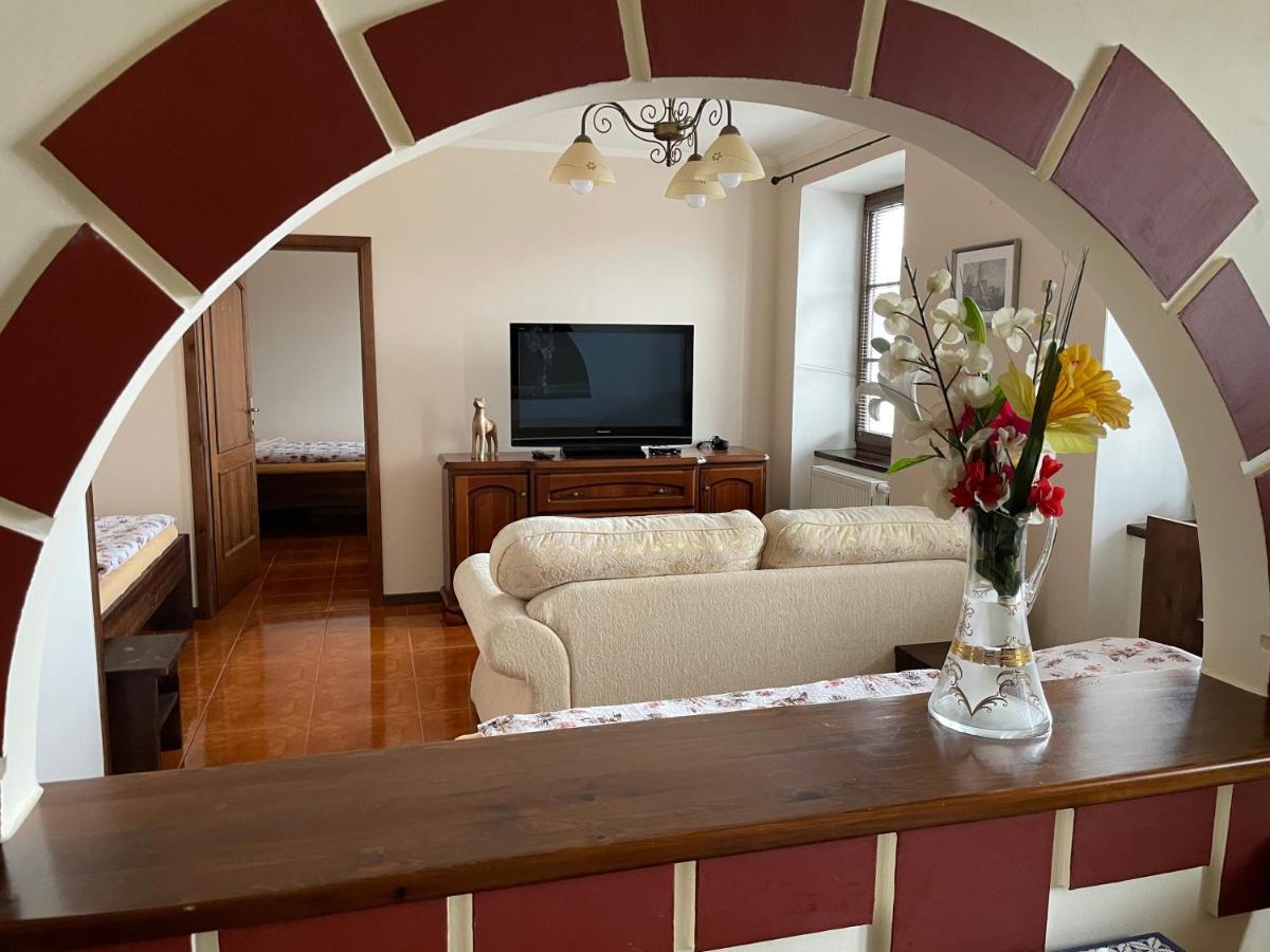 Cetnicka Stanice Hluboka Hluboka nad Vltavou Ngoại thất bức ảnh