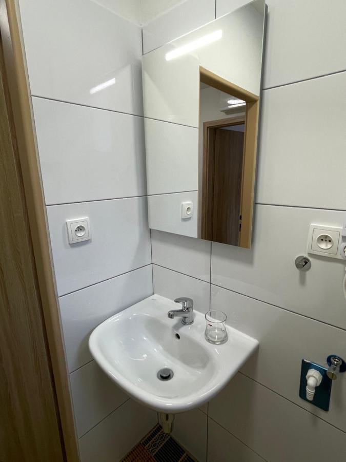 Cetnicka Stanice Hluboka Hluboka nad Vltavou Ngoại thất bức ảnh